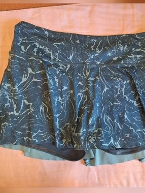 Athleta Black and Teal Marbled Tennis Skort XL